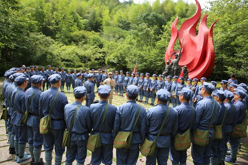 南京大金山重走长征路主题党建活动